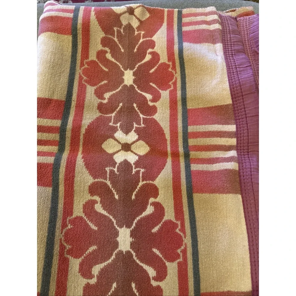 1930's Beacon Camp Blanket Reversable Floral Checker Pattern Approx 76x72 (TD)